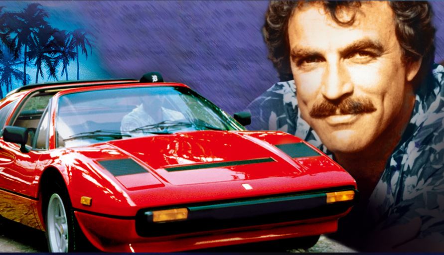 Ferrari 308 GTS rouge de Magnum, avec Tom Selleck en arrière-plan