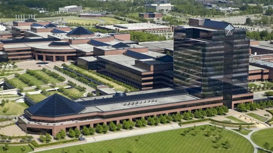 siège américain de Stellantis à Auburn Hills vu du ciel, centre stratégique du groupe