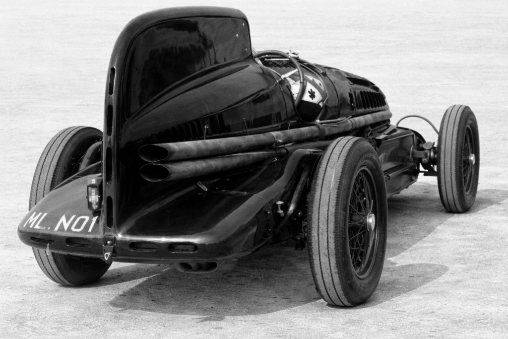 Alfa Romeo 16C Bimotore vue arrière, prototype expérimental bimoteur en 1935