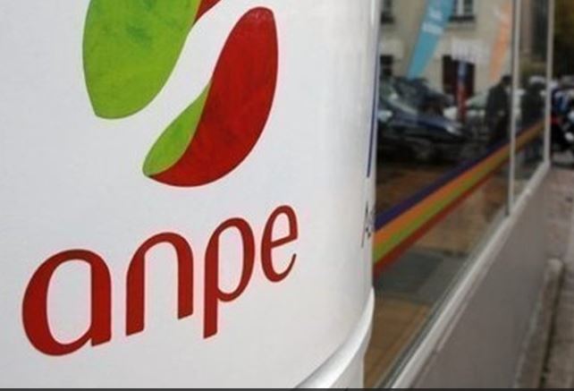 Ancienne enseigne de l’ANPE sur une vitrine, avant son changement de nom en Pôle emploi puis France Travail