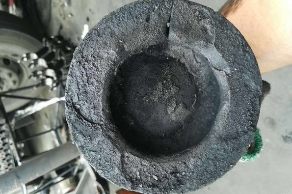 Piston fortement dégradé par surchauffe lors d’une casse moteur