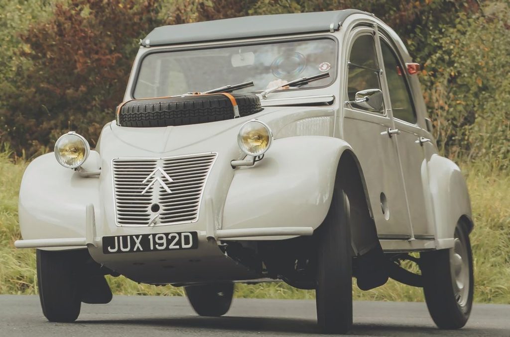 Citroën 2CV Sahara avant gauche roulante