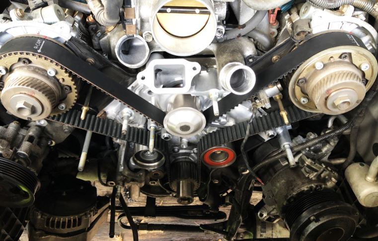 Chemin de courroie de distribution avec galets et poulies clairement visibles