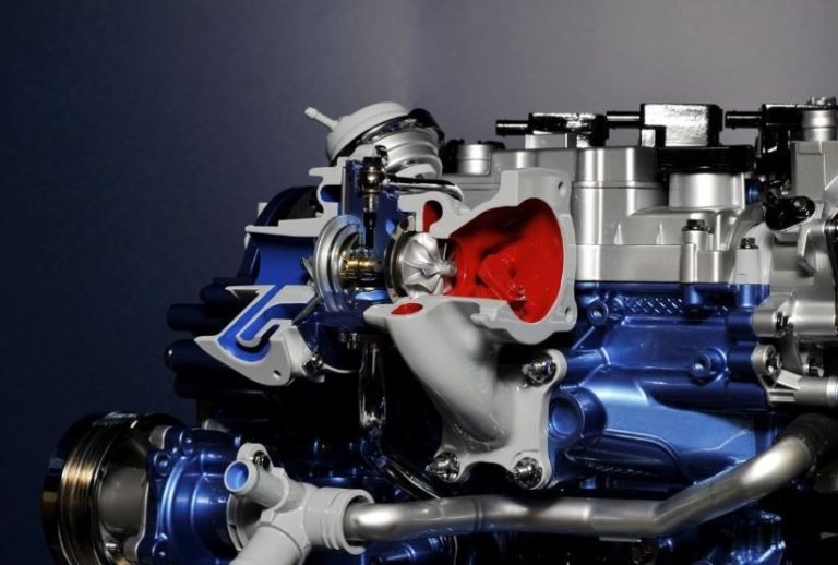 Moteur Ford 1.0 EcoBoost illustrant le downsizing automobile avec turbo et trois cylindres