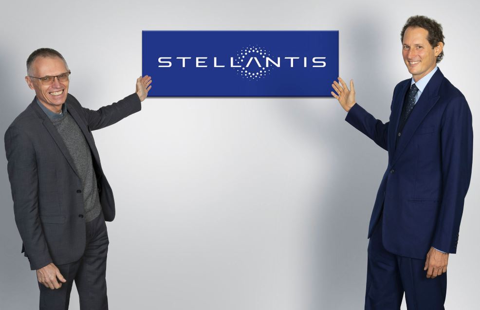 Carlos Tavares et John Elkann lors de la création de Stellantis en 2021