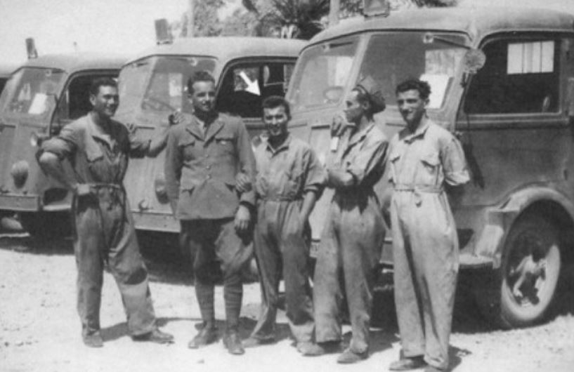 Ferruccio Lamborghini prisonnier de guerre à Rhodes, affecté à la maintenance mécanique pendant la Seconde Guerre mondiale