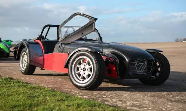 Caterham Seven moderne, roadster britannique fidèle à l’esprit Lotus Seven