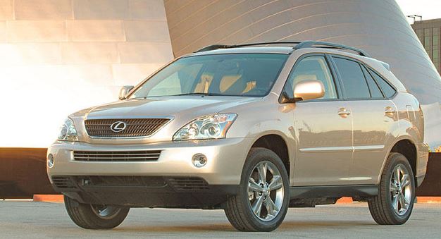 Lexus RX 400h SUV hybride beige stationné en extérieur