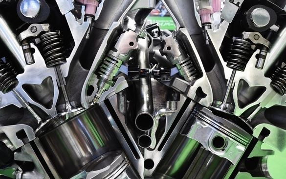 Injecteurs en injection double pulvérisant le carburant dans la tubulure et directement dans les cylindres