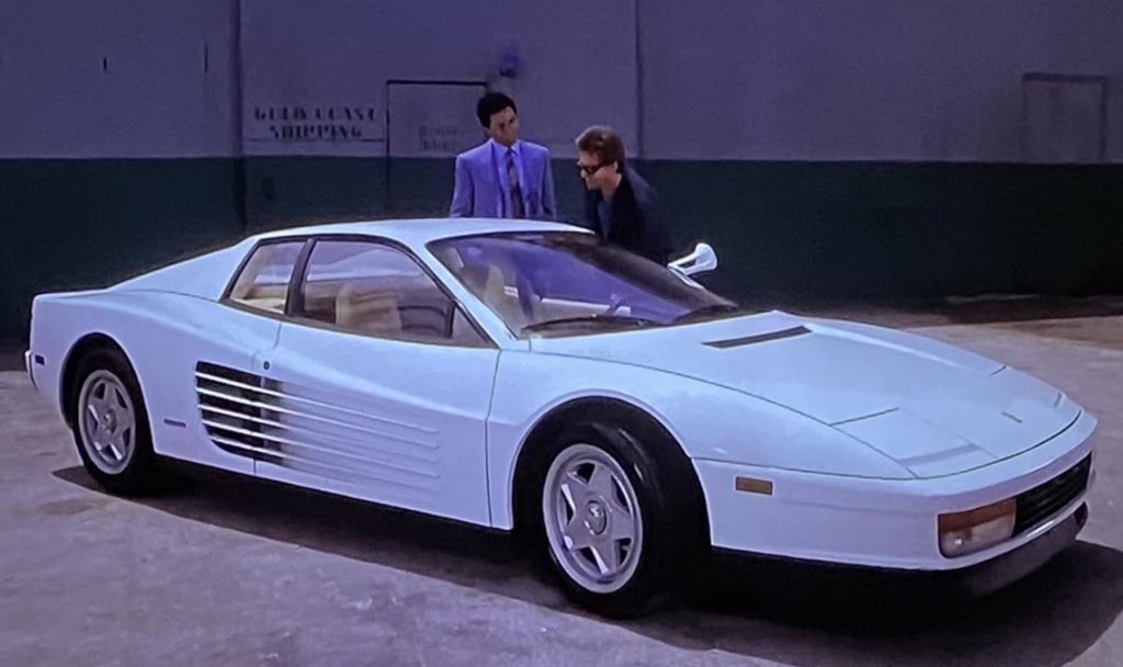 Ferrari Testarossa blanche Miami Vice, supercar emblématique des années 80