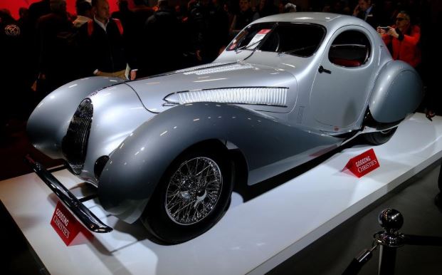 Talbot Lago T150 C SS exposée chez Christie's à Rétromobile 2026, élégante voiture d’avant-guerre