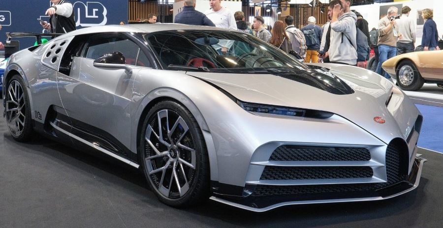 Bugatti Centodieci exposée dans l’espace Ultimate Supercar Garage de Rétromobile 2026