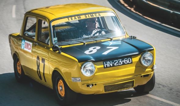 Simca 1000 Rallye 2 jaune du Team Simca en action sur route