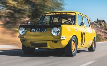 Simca 1000 Rallye 2 jaune du Team Simca en action sur route