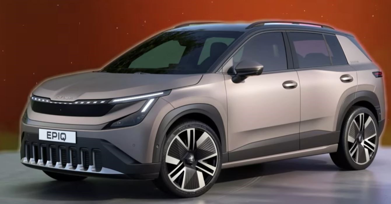Skoda Epiq exposée sur un salon automobile, vue avant gauche du SUV électrique compact