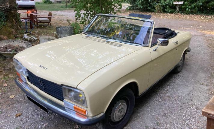 Peugeot 304 S Cabriolet 1974 voiture ancienne découverte en sortie de grange