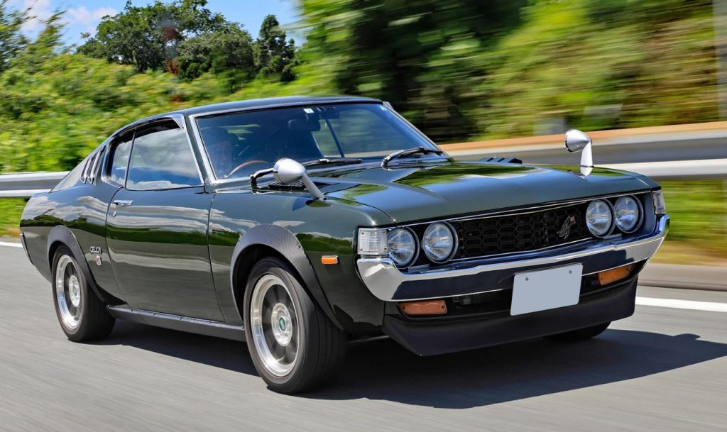 Toyota Celica Liftback TA27 roulante vue avant droit