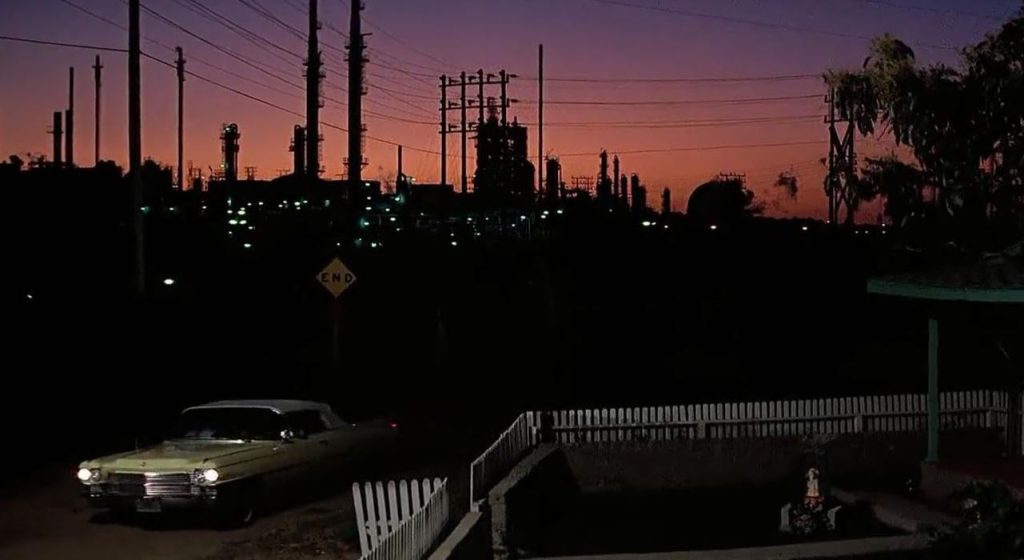 Cadillac du film Scarface roulant de nuit dans les rues de Miami