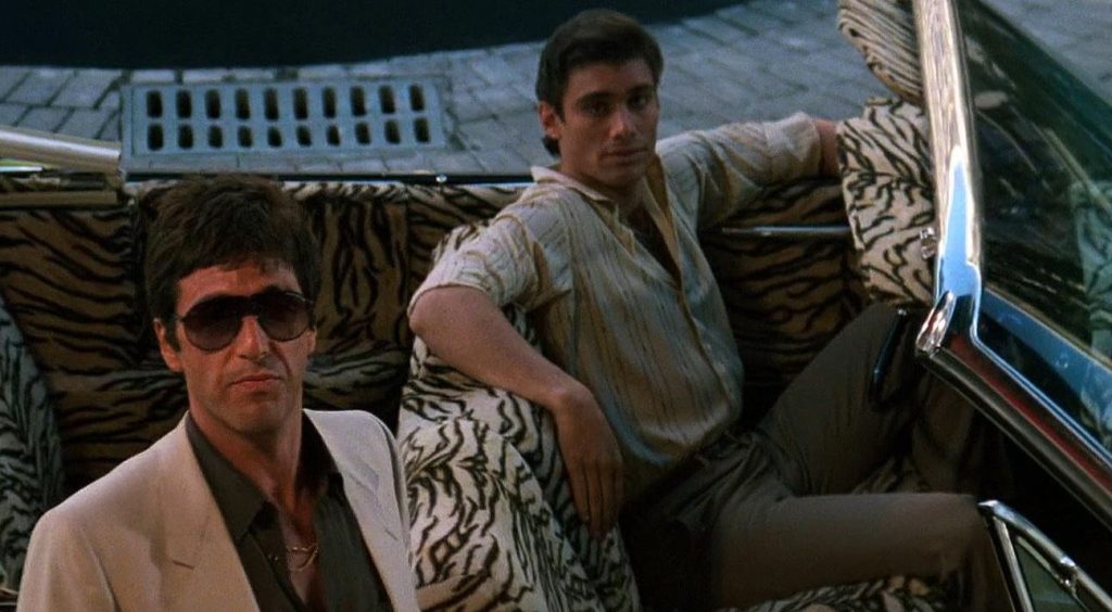 Intérieur zébré d’une Cadillac de luxe vue dans le film Scarface