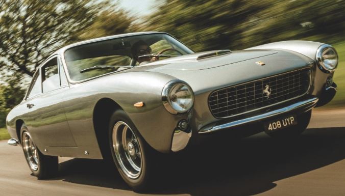 Ferrari 250 GT Lusso des années 1960 en mouvement