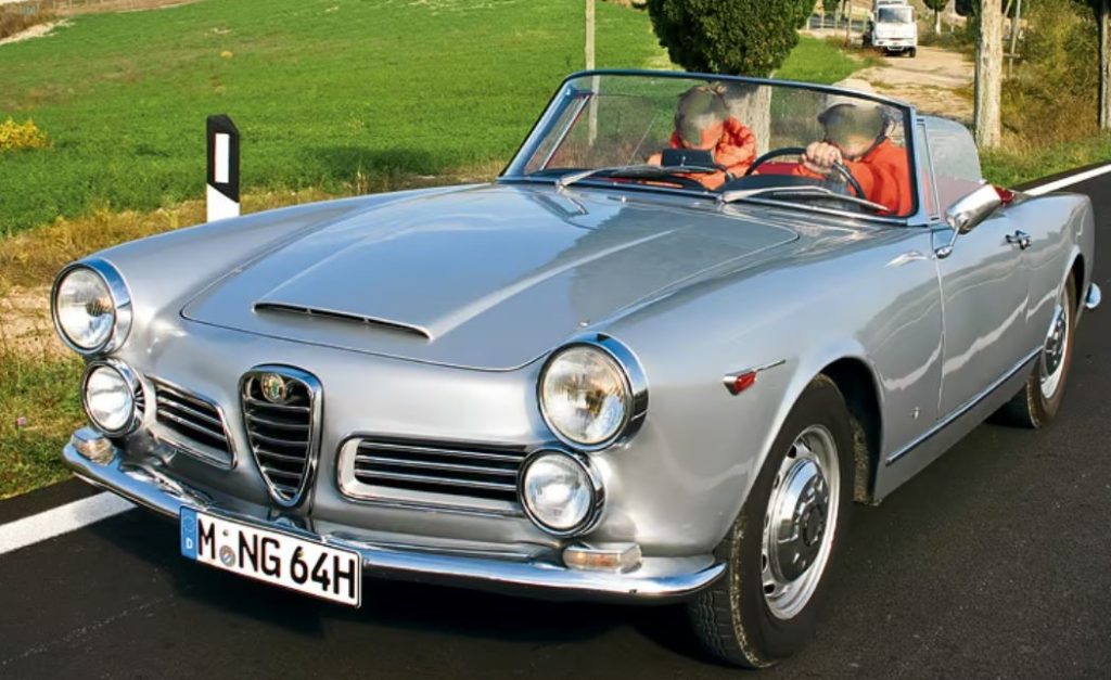 Alfa Romeo 2600 Spider Touring cabriolet italien des années 1960 devenu modèle iconique