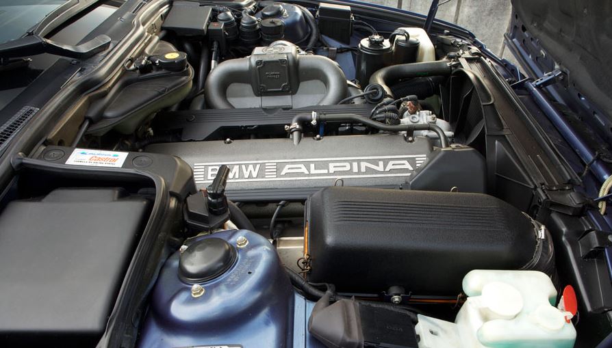 Moteur BMW Alpina B10 Biturbo six cylindres avec double turbo