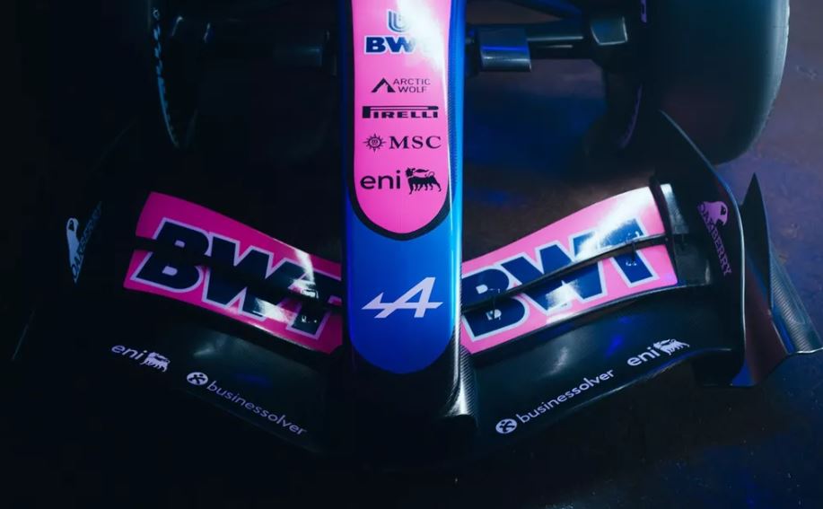 Gros plan sur l’avant d’une Alpine de Formule 1 2026 avec livrée BWT