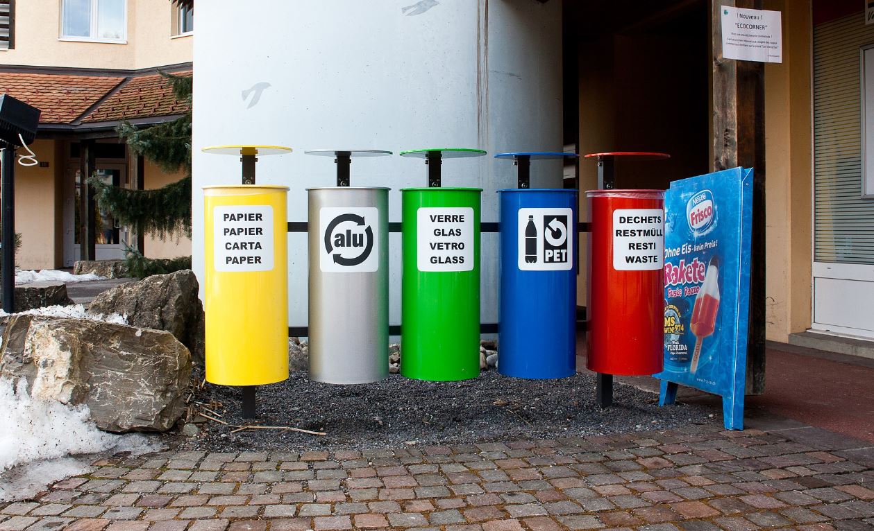 Bacs de tri sélectif pour papier, verre, plastique et déchets