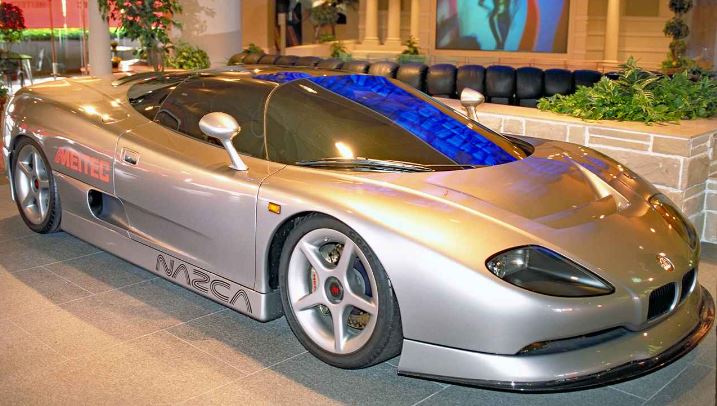 BMW Nazca M12 vue de l'avant droit, prototype BMW des années 1990 au design futuriste