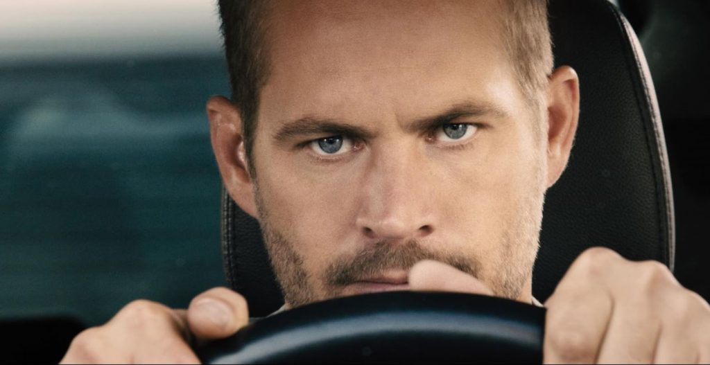 Paul Walker au volant lors de la scène hommage dans Fast and Furious 7
