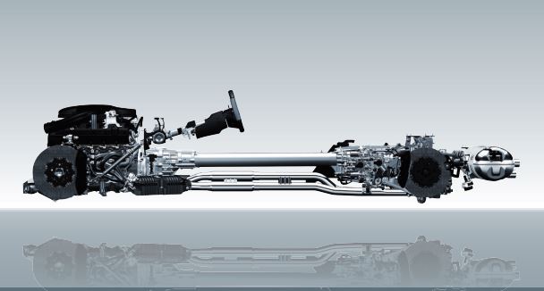 Groupe motopropulseur Lexus LFA avec V10 et transaxle arrière.