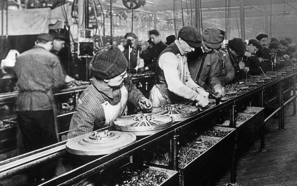 chaine de montage Ford en 1913 révolution industrielle de la production automobile