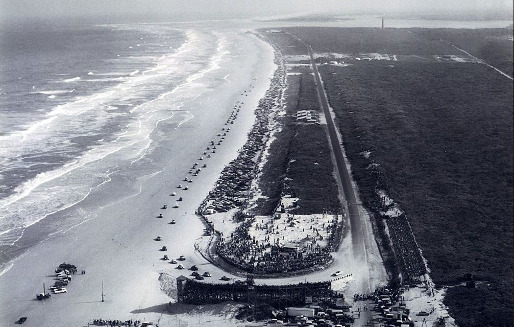courses automobiles sur la plage de Daytona Beach avant le circuit NASCAR