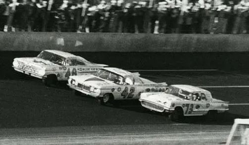 première édition du Daytona 500 en 1959 voitures NASCAR historiques
