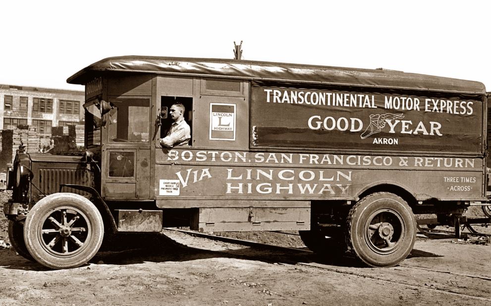 Camion Goodyear Transcontinental Motor Express via Lincoln Highway années 1910