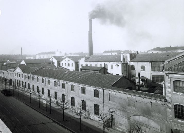 usine Pirelli de Milan photographiée en juillet 1943 avant sa destruction