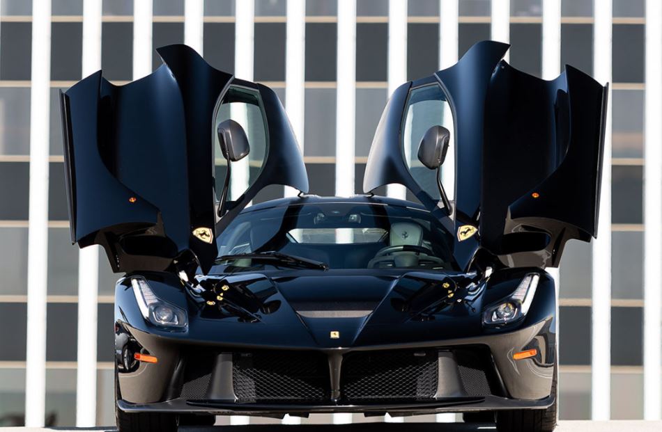 LaFerrari portes en élytre ouvertes design Ferrari Centro Stile