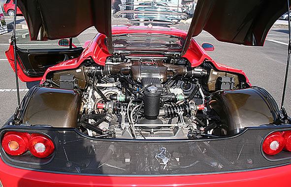 moteur Ferrari F50 V12 atmosphérique dérivé Formule 1 vue arrière