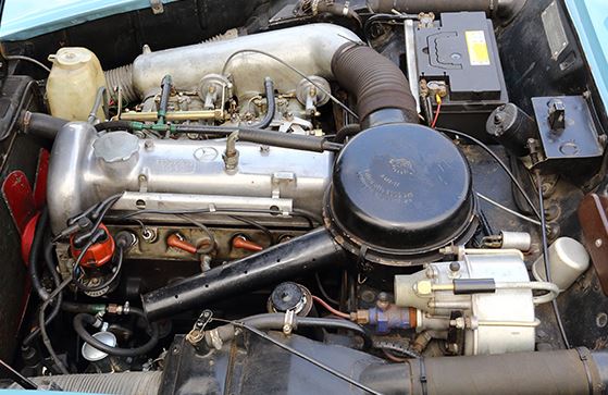 moteur quatre cylindres 1,9 litre de la Mercedes 190 SL