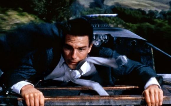 Tom Cruise accroché au TGV dans Mission Impossible scène finale culte