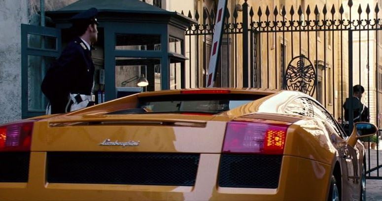 Lamborghini Murciélago dans Mission Impossible 3 devant un bâtiment sécurisé