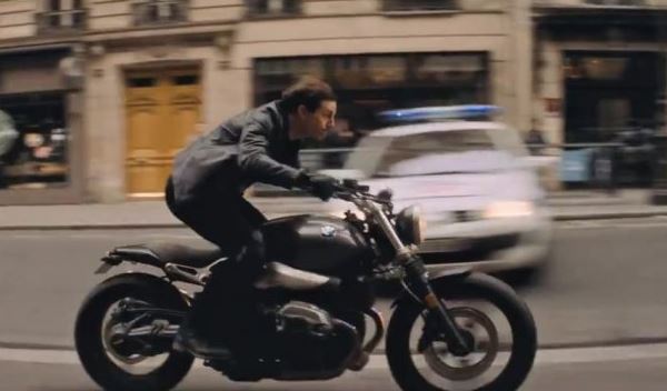 Moto BMW utilisée par Tom Cruise dans Mission Impossible Fallout en ville