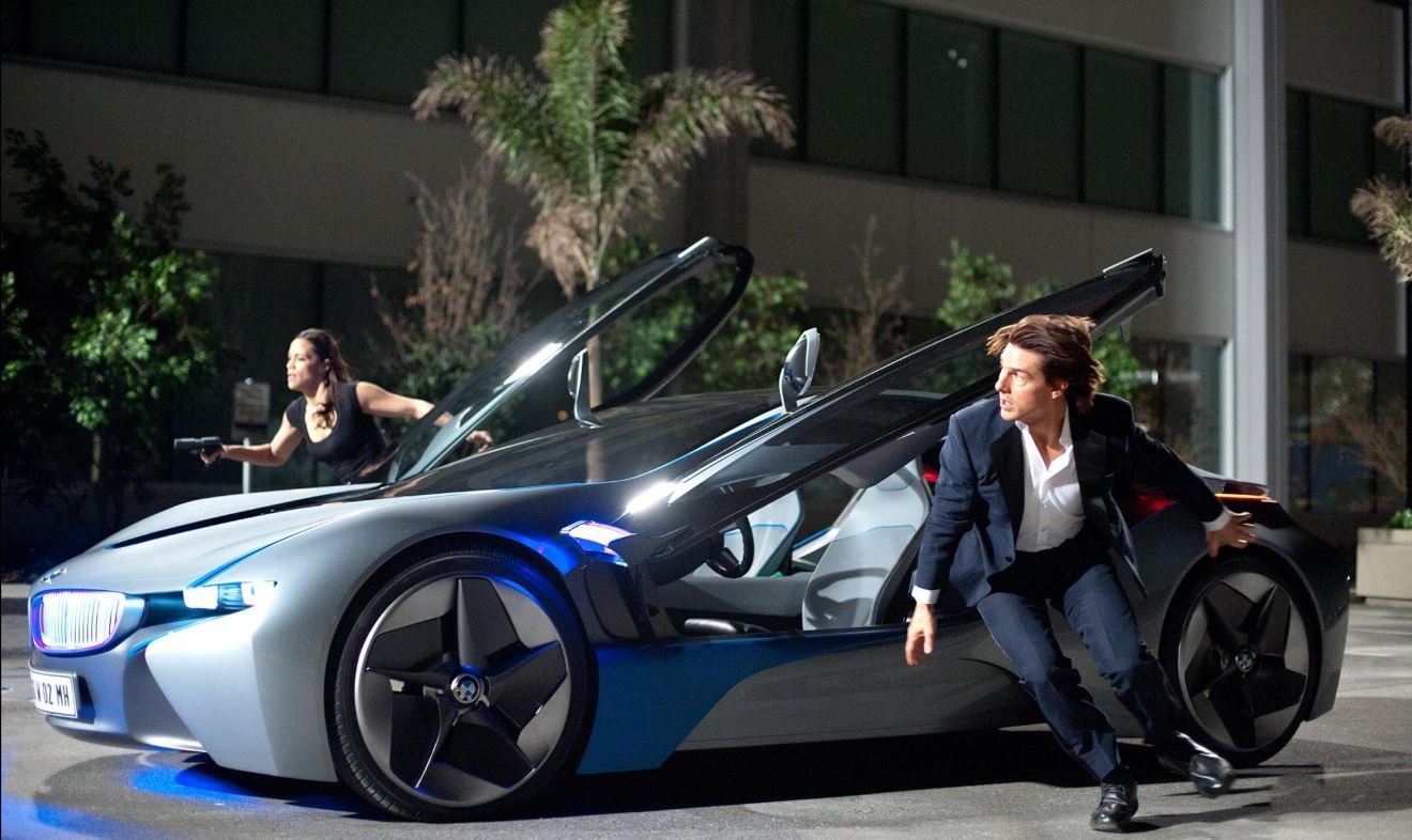 BMW i8 dans Mission Impossible Ghost Protocol scène d’action nocturne