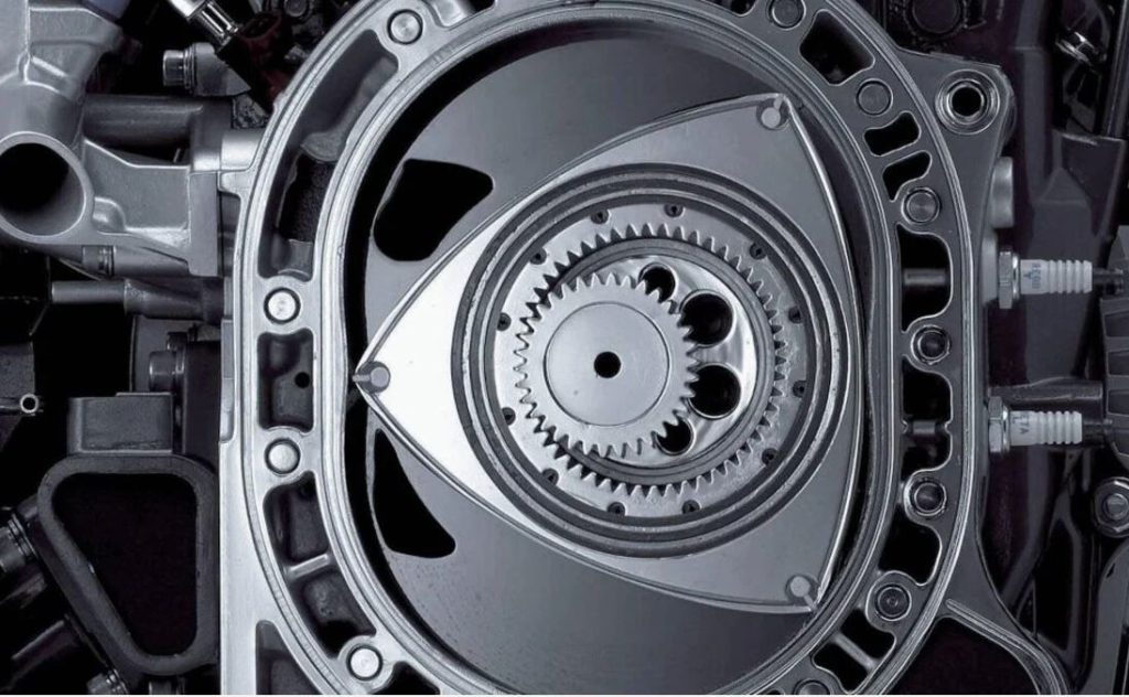 moteur Wankel ouvert qui permet de voir le mécanisme dont le piston rotatif