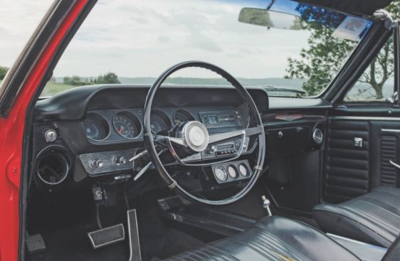 intérieur Pontiac GTO 1966 tableau de bord et volant d’origine