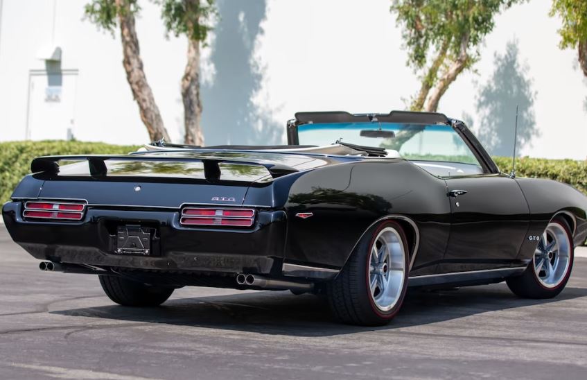 Pontiac GTO cabriolet vue arrière muscle car américaine des années 1960