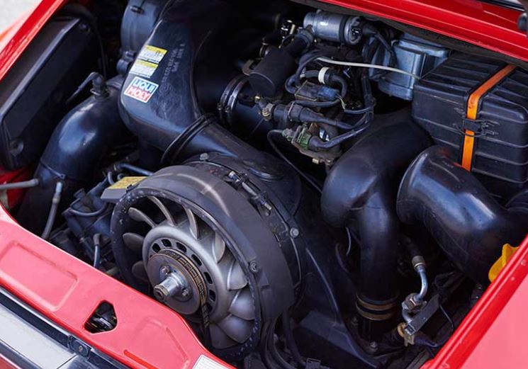 Moteur flat-six 3.6L de Porsche 911 964, architecture arrière emblématique