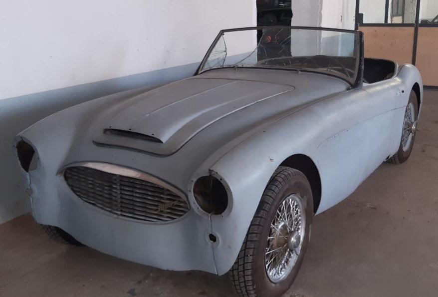 Austin Healey 3000 ancien roadster britannique en cours de restauration