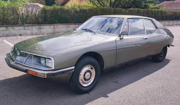 Citroën SM carburateur 1970 retrouvée, grand coupé français au style futuriste