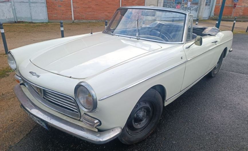 Peugeot 404 Cabriolet 1965 retrouvée, élégante décapotable française classique